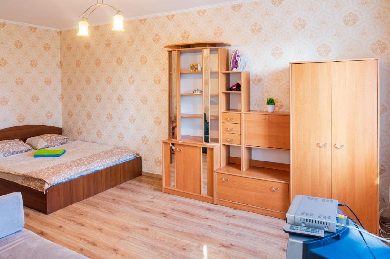 Квартира По Улице Федорова 1 Kiev Luaran gambar