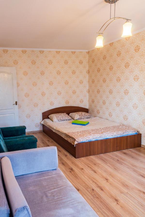 Квартира По Улице Федорова 1 Kiev Luaran gambar