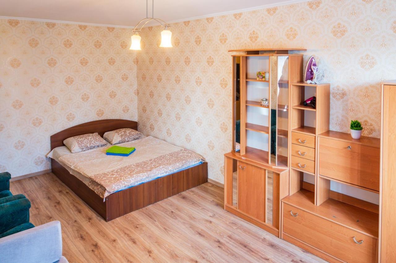 Квартира По Улице Федорова 1 Kiev Luaran gambar